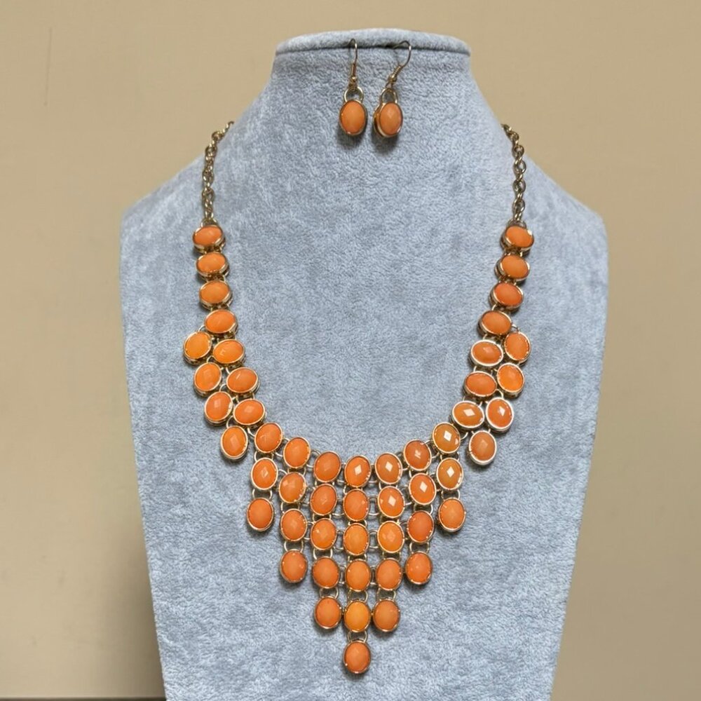Peach Lucite small oval shape bead Stud Gold Tone Base v style necklace set